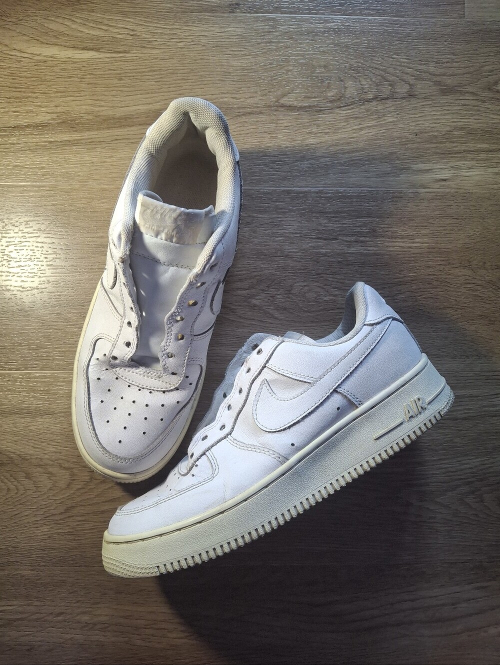Nike White Low-Top Leather Sneakers with Swoosh